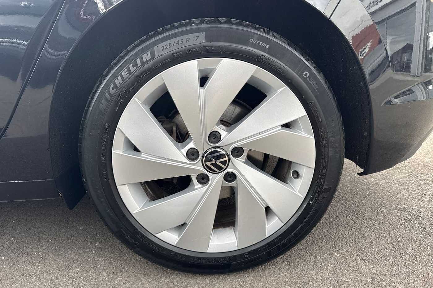 Volkswagen Golf 1.5 eTSI (150ps) Style EVO DSG