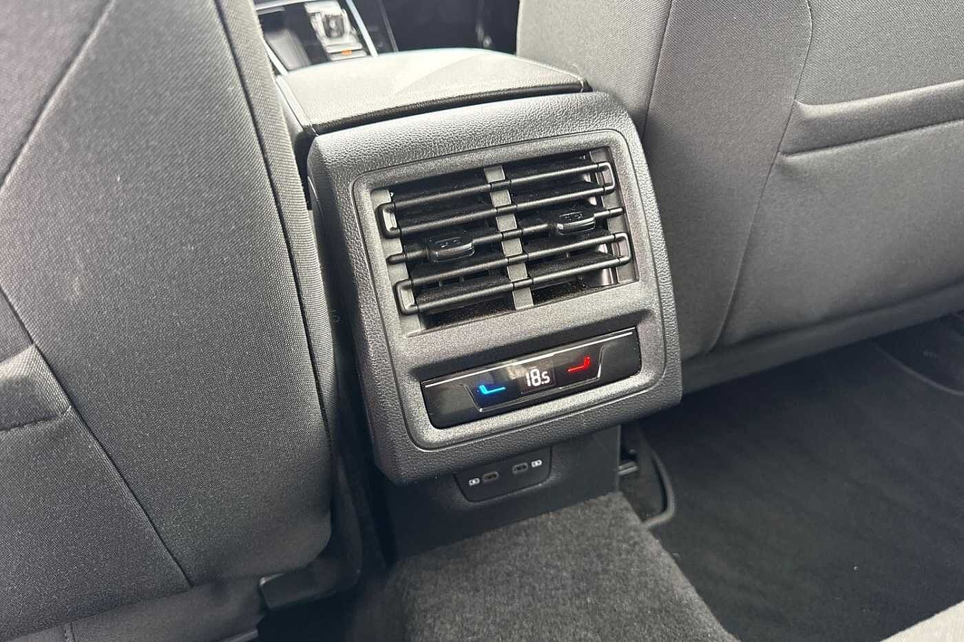Volkswagen Golf 1.5 eTSI (150ps) Style EVO DSG