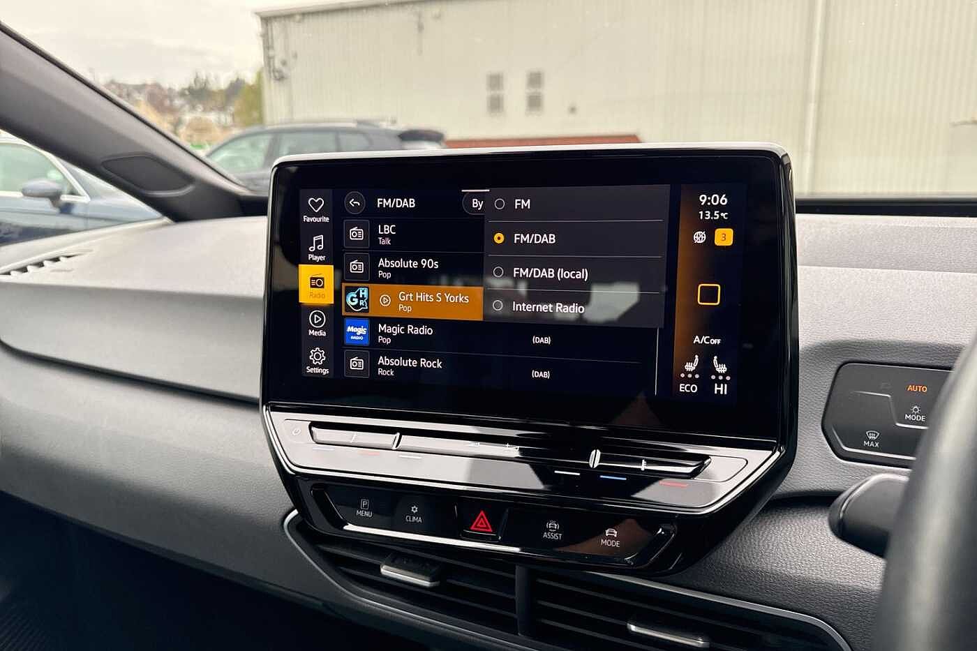 Volkswagen ID.3 Pro Performance 58kWh Life Hatchback 5dr Electric Auto (204 ps)