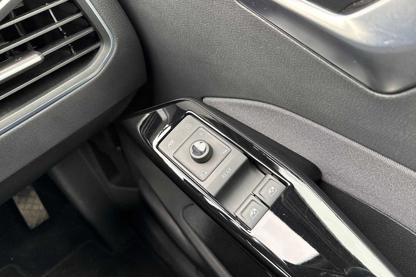 Volkswagen ID.3 Pro Performance 58kWh Life Hatchback 5dr Electric Auto (204 ps)